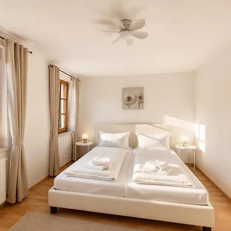 Kaiserlich Wohnen Zentral Und Am Fluss Appartement