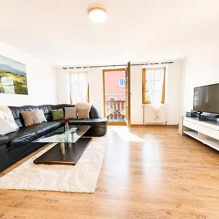 Apartment Kaiserlich Wohnen Zentral Und Am Fluss
